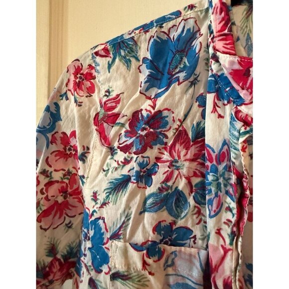 GAP women’s size medium boyfriend shirt floral - Picture 3 of 8